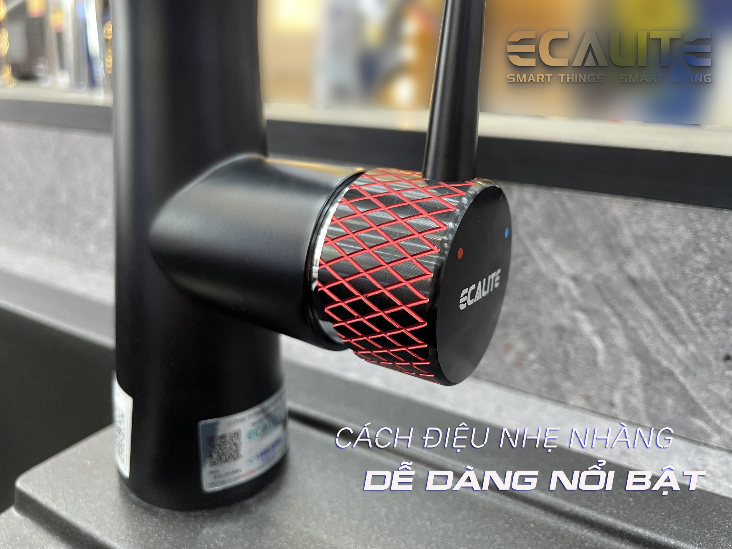 Vòi rửa chén nóng lạnh dây rút E-Signature Ecalite EF-N2023B caro đỏ trên tay cầm