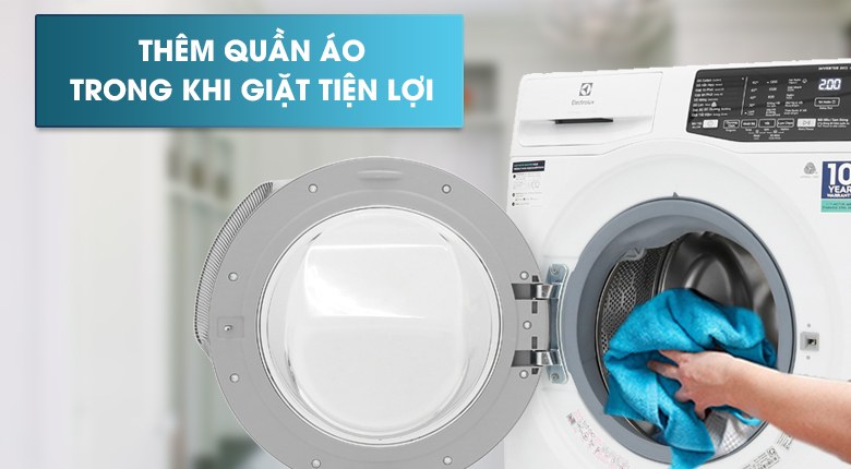 Thêm quần áo khi giặt - Máy giặt Electrolux Inverter 8 kg EWF8025CQWA 