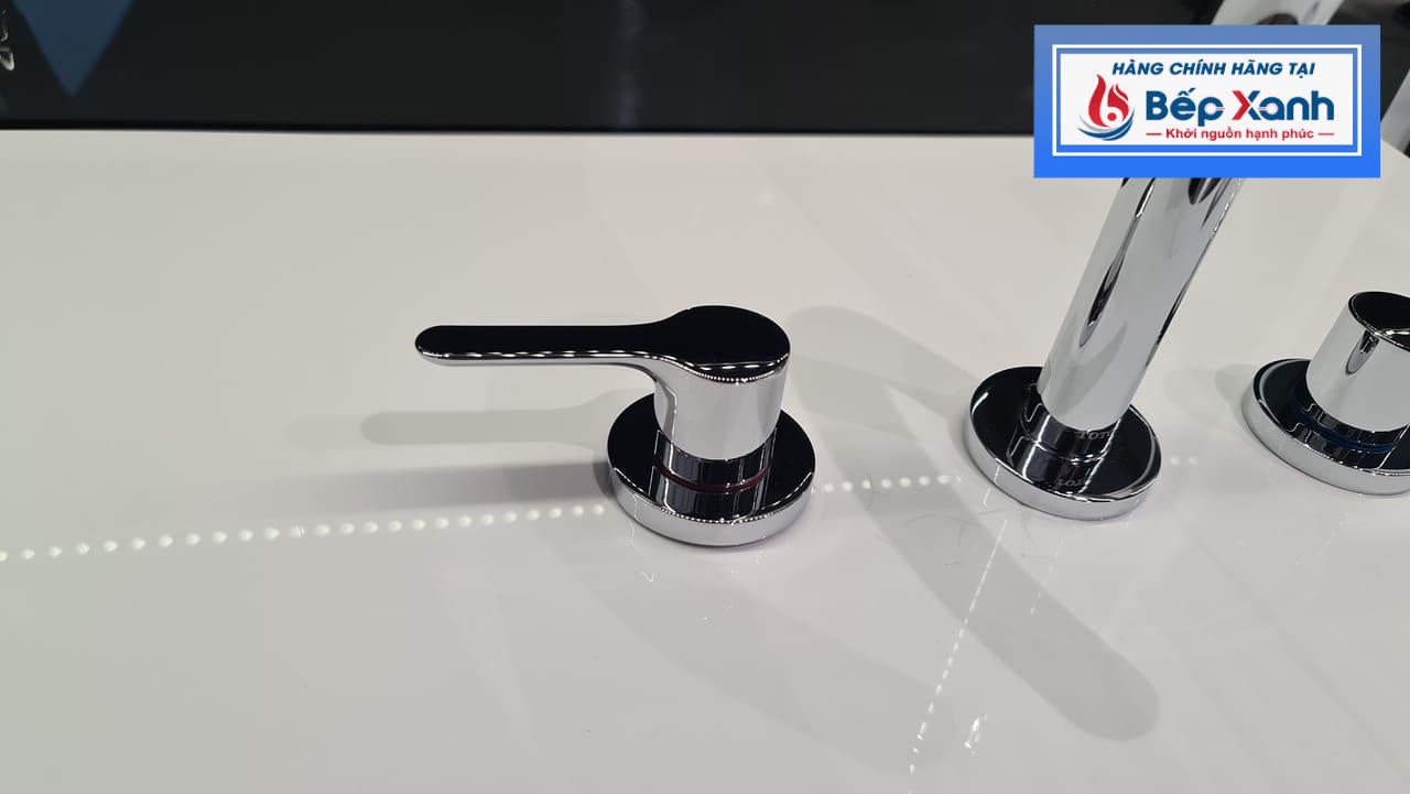 Tay gạt mở nước nóng
