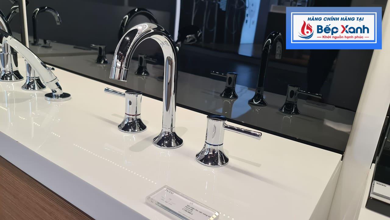 Vòi chậu TOTO TLS02201B thiết kế hiện đại kết hợp cổ điển