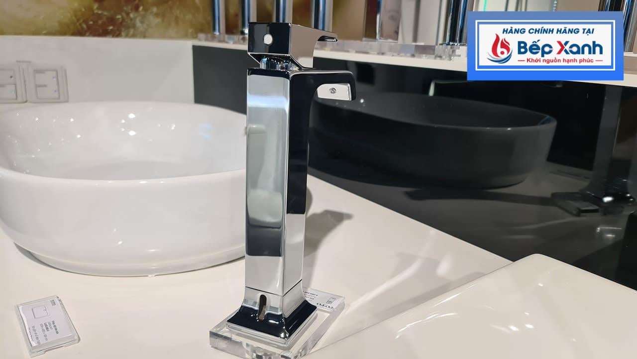 Mặt sau có lỗ gắn thanh rút nhấn