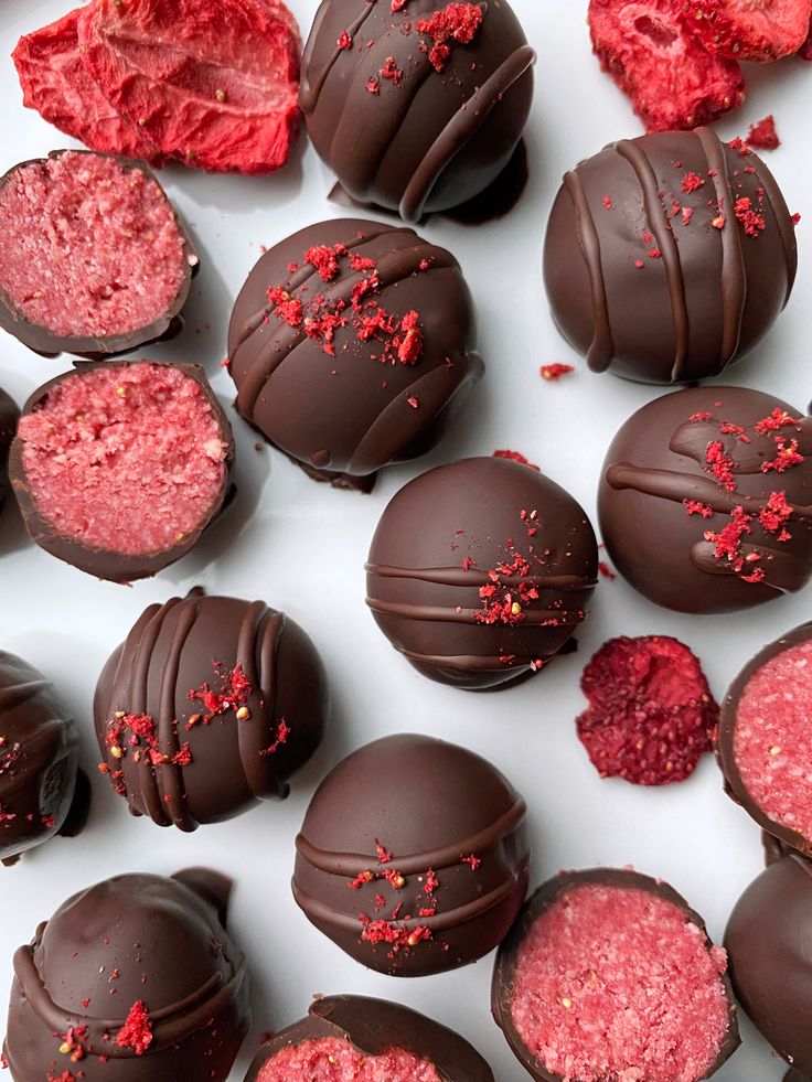 LÀM QUÀ TẶNG SOCOLA HANDMADE VỊ DÂU ĐƠN GIẢN NGÀY VALENTINE