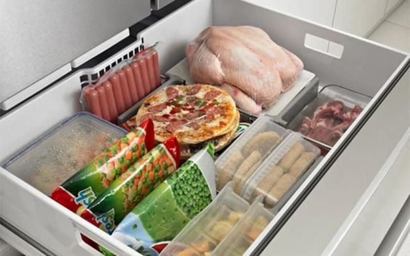 Mức nhiệt  -18∘C đến −22∘C phù hợp để bảo quản thịt, cá, hải sản,...