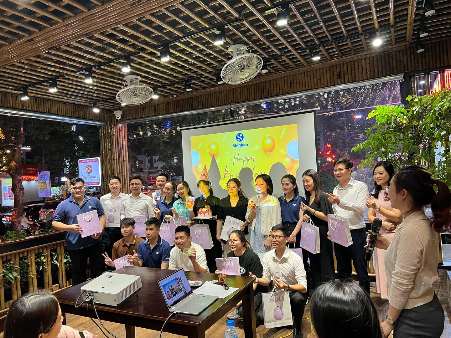 Bếp 3 miền nơi tổ chức tiệc sinh nhật , họp lớp