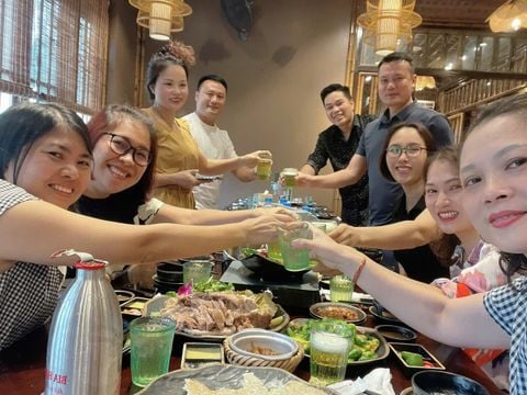 Về Bếp 3 Miền uống bia hơi Hà Nội trong phòng lạnh