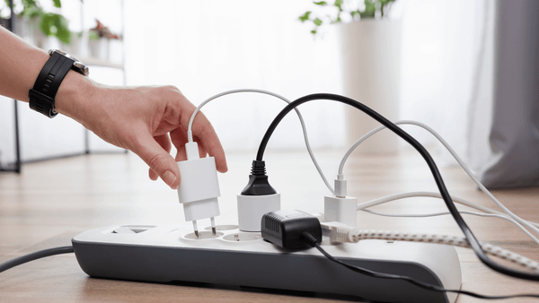 Cắm lộn dây nguồn TV