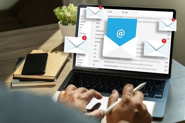 7 công việc nên tự động hóa trong doanh nghiệp nhỏ năm 2025 (Make, n8n, Systeme.io, Windsor.ai)