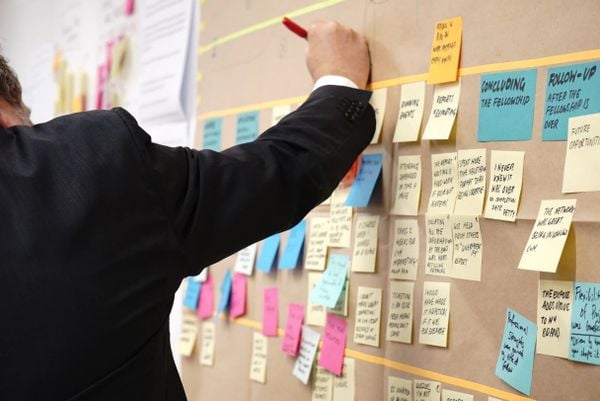 7 công việc nên tự động hóa trong doanh nghiệp nhỏ năm 2025 (Make, n8n, Systeme.io, Windsor.ai)