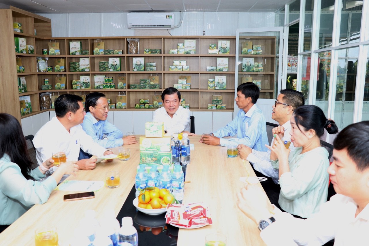 BÍ THƯ NGUYỄN HỒNG LĨNH