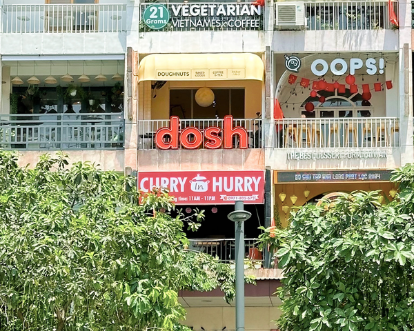 Dosh nằm tại tầng 3, The Cafe Apartment