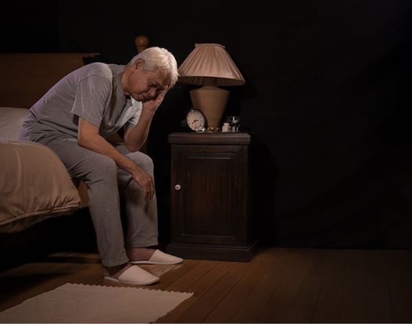 Tiểu Đêm Ở Người Cao Tuổi: Bình Thường Hay Cảnh Báo Sức Khỏe?