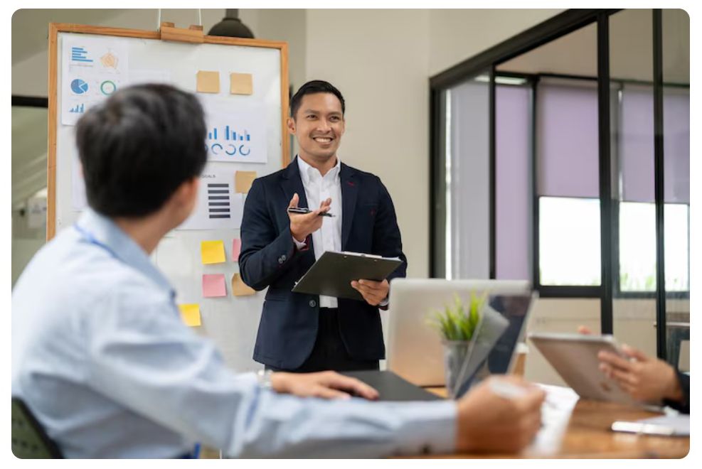 Coaching không đơn giản là giảng dạy hay hướng dẫn. Nó là một hành trình khám phá nội lực, nơi người được khai vấn học cách tự tìm giải pháp thay vì chỉ nhận sự chỉ bảo