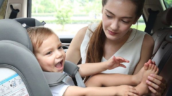 Những chú ý an toàn khi di chuyển bằng ô tô cùng trẻ nhỏ