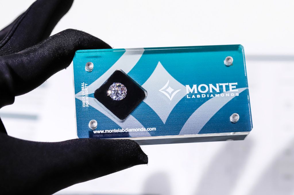 kim cương nuôi cấy monte