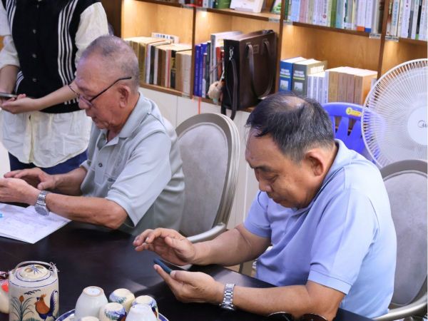 Công dân số bạc - lớp kỹ năng số