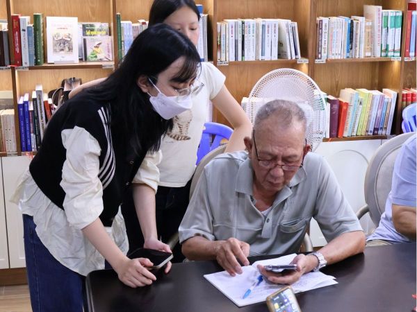 Công dân số bạc - lớp kỹ năng số