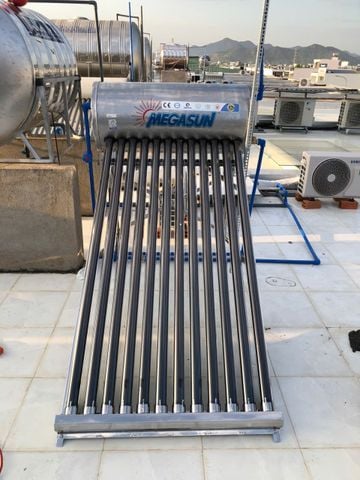 Nước Nóng Từ Máy Năng Lượng Mặt Trời Xuống Yếu? Đã Có Cách Khắc Phục Với Bơm Tăng Áp 200W Hiệu Quả!