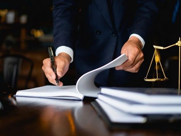 Cơ quan nào có trách nhiệm cấp giấy phép môi trường?