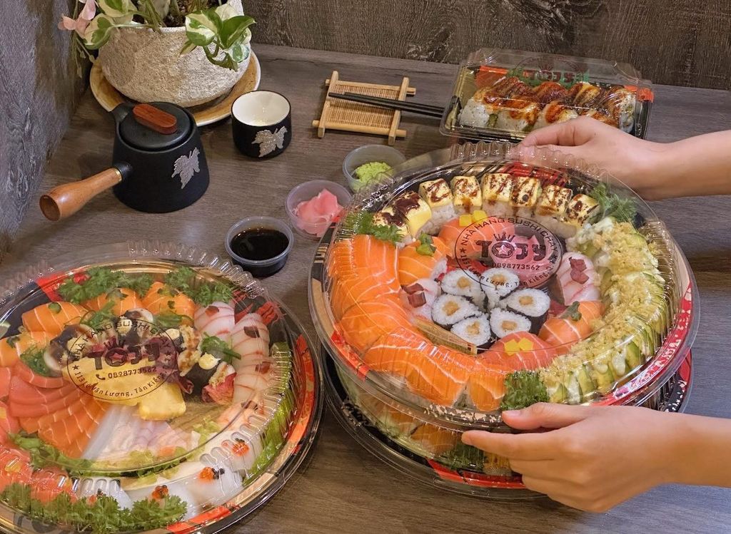 CẢ NHÀ CÙNG CHILL – CHỌN SUSHI PLATTER TOJY