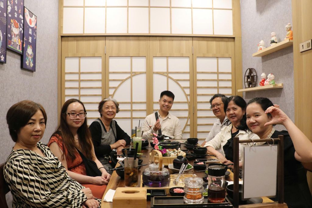 Chúng ta thường dễ dàng sắp xếp những buổi gặp gỡ bạn bè, đồng nghiệp nhưng với bữa cơm gia đình thì hay “để lần sau”.