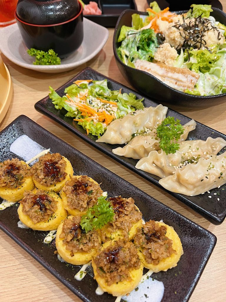 Khai vị tại TOJY không đơn thuần là món “lót dạ” – mà là màn chào sân đầy tinh tế, giúp bạn khơi gợi vị giác một cách nhẹ nhàng nhưng sâu sắc.