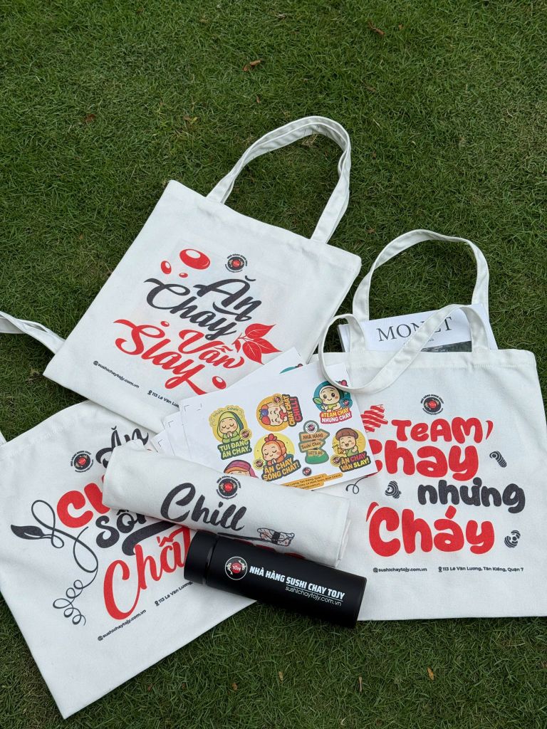 TOJY TRÒN 1 TUỔI - TRI ÂN BẠN VỚI BỘ MERCH 