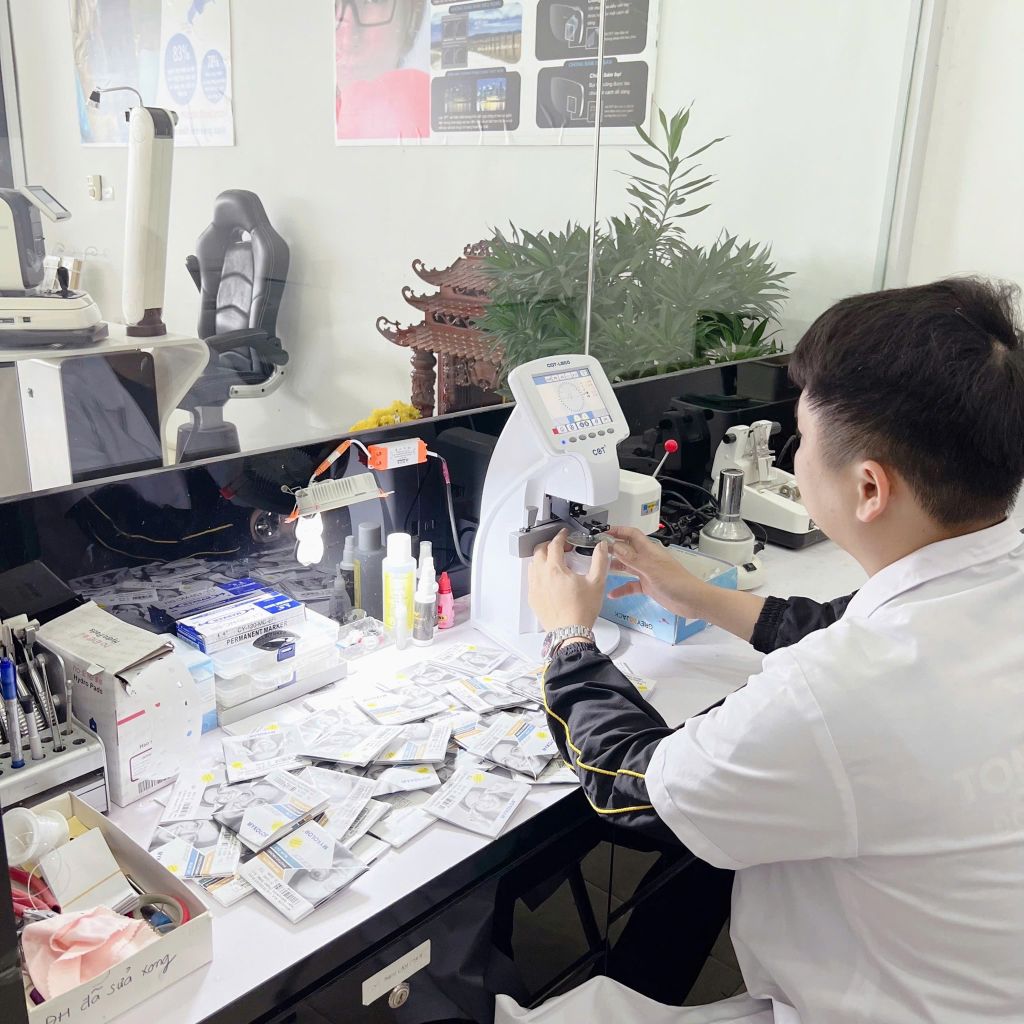 Cách Bảo Vệ Tròng Kính Hiệu Quả – Bền Đẹp Như Mới