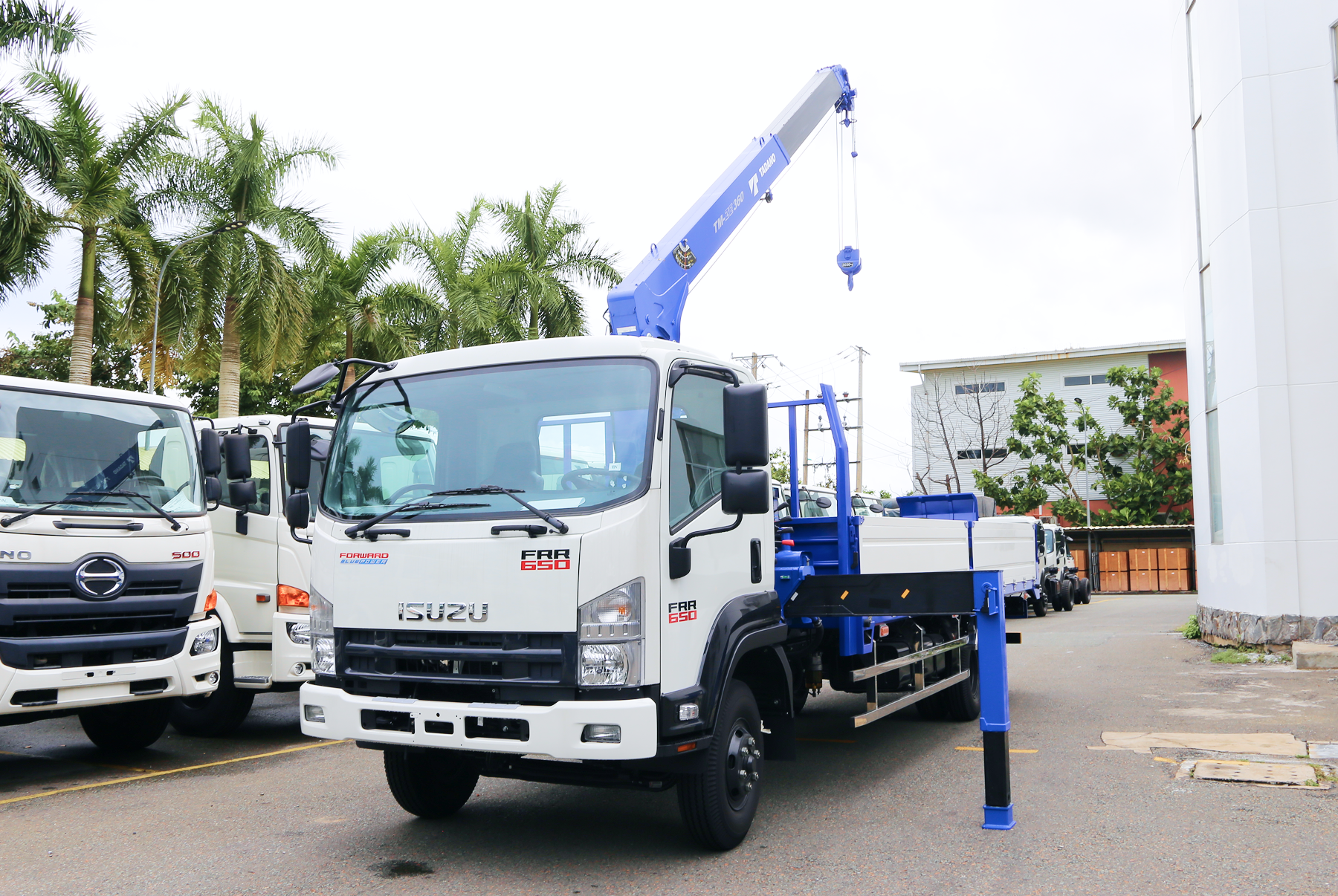 xe tải cẩu