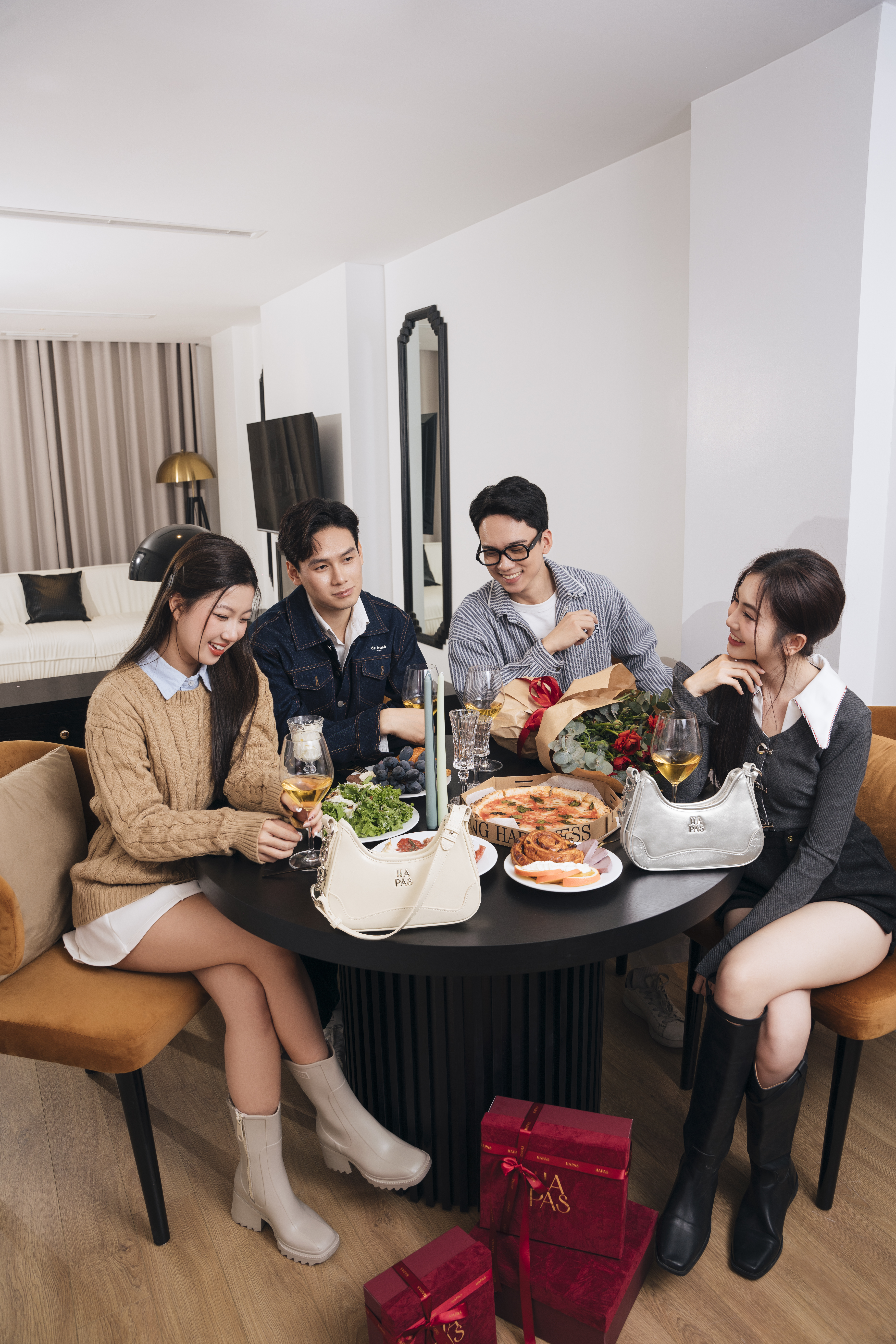 Sản phẩm c&ugrave;ng bộ sưu tập