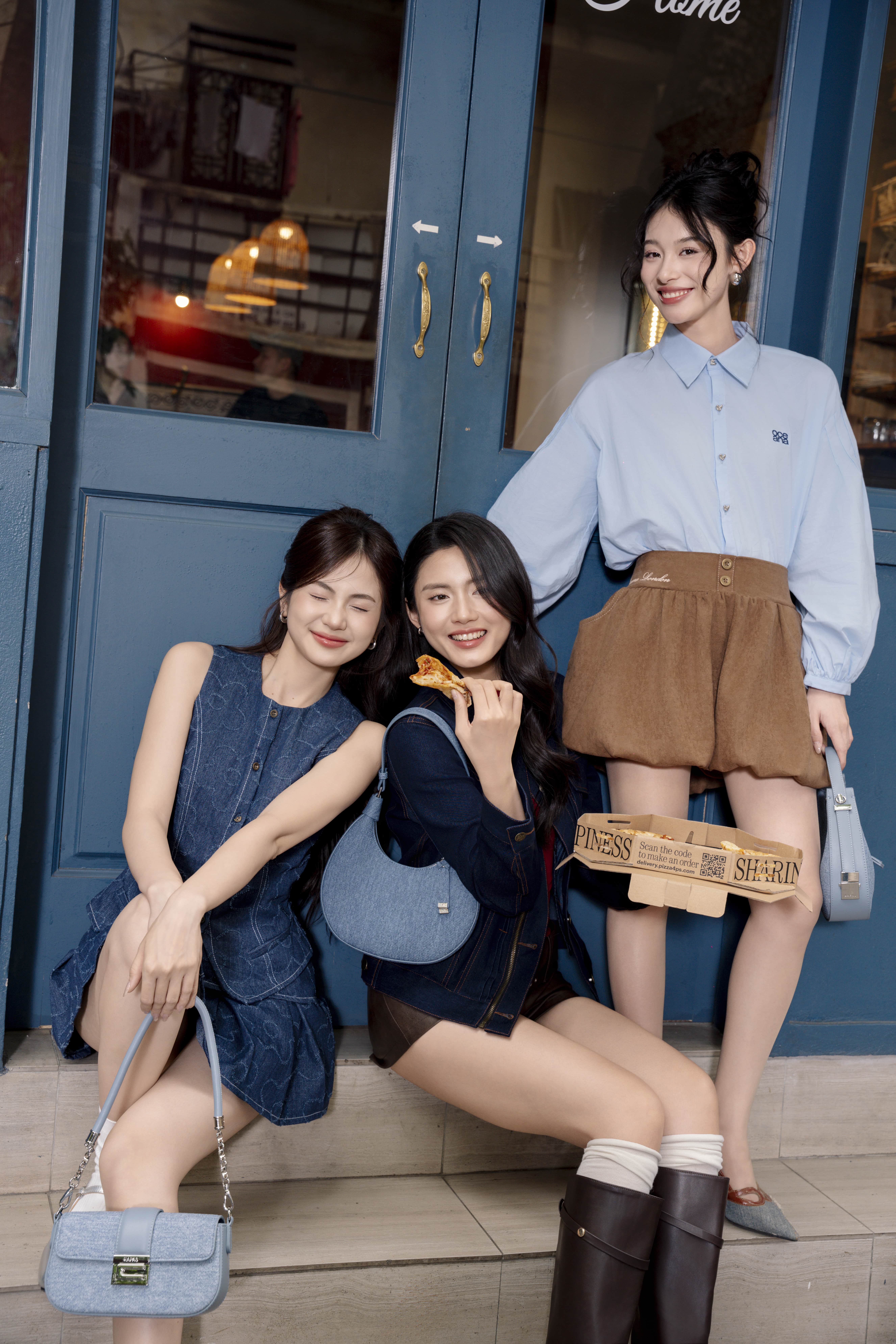 Sản phẩm c&ugrave;ng bộ sưu tập