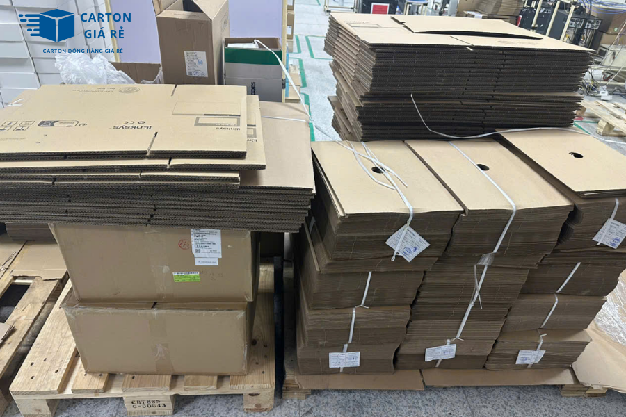 Chọn Thùng Carton Phù Hợp Cho Shop Online: Bí Quyết Đóng Gói Chuyên Nghiệp, Tối Ưu Chi Phí