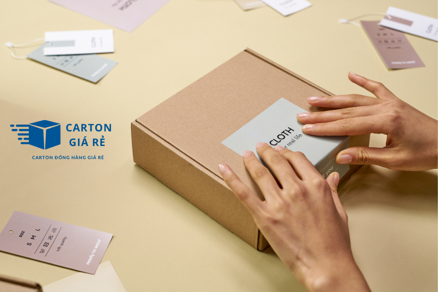 Tại Sao Các Shop Quà Lưu Niệm Ưu Tiên Dùng Hộp Carton Nắp Cài?