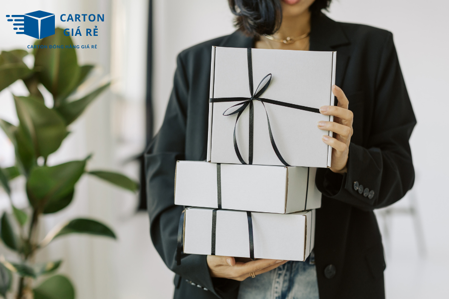 Hộp Carton Trong Quà Tặng Doanh Nghiệp – Tiết Kiệm Nhưng Không Kém Sang