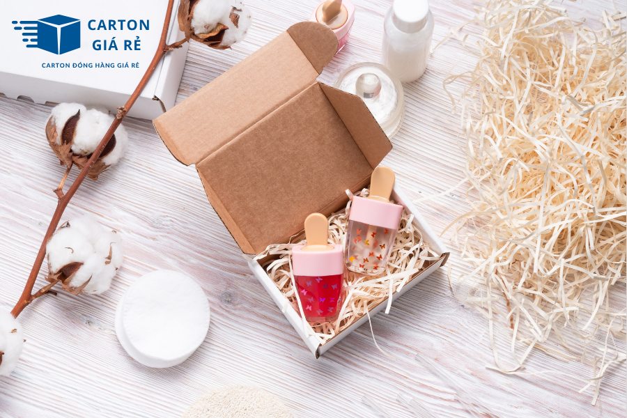 Hộp Carton Nắp Cài – Sự Lựa Chọn Lý Tưởng Khi Đóng Gói Quà Tặng