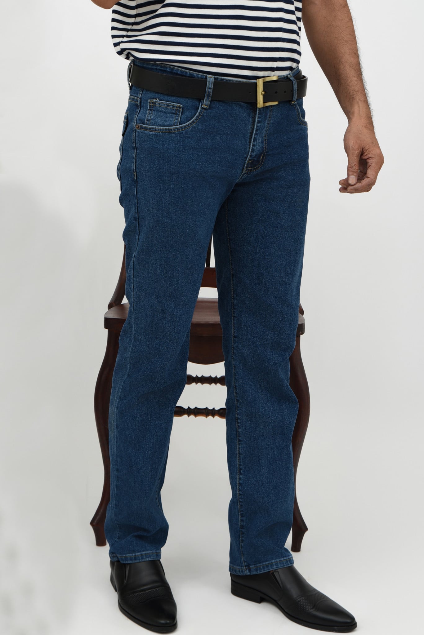 Bí Quyết Chọn Quần Jean Nam Trung Niên Tôn Dáng và Lịch Lãm