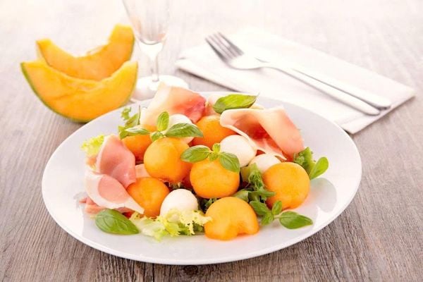 Cách làm Salad Dưa Lưới tại nhà