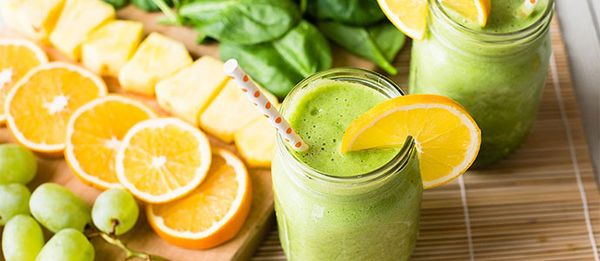 Cách làm sinh tố nho xanh, cam, dứa mật ong tại nhà