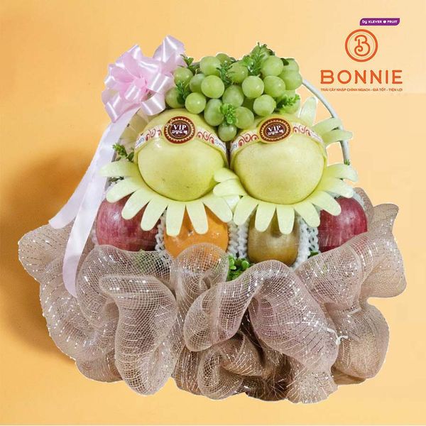 Giỏ Quà Trái Cây Tone Nâu Ánh Kim Nhẹ Nhàng   – Táo Juliet, Quýt Orah, Kiwi Vàng, Lê Singo, Nho Xanh Úc Từ Bonnie Fruit
