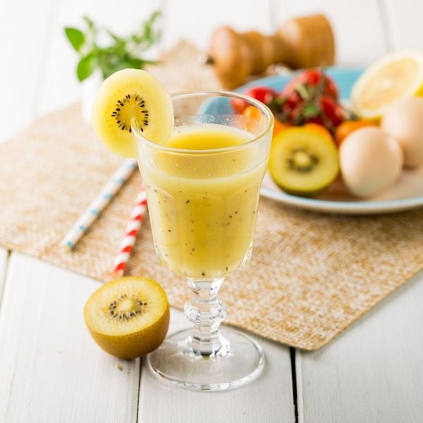 Nước ép kiwi vàng với táo