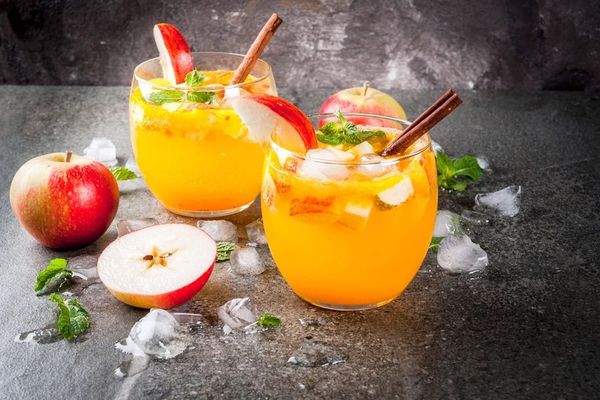 Nước ép Cam, Táo, Nho giàu vitamin giải nhiệt mùa hè tại nhà