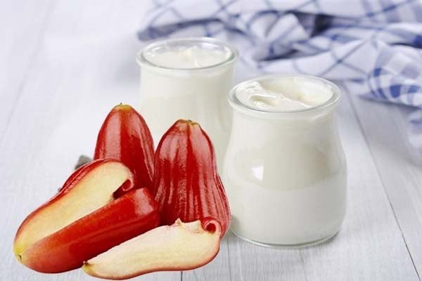 Sữa chua roi đỏ mật ong