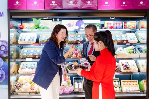 Le-ra-mat-mua-viet-quat-canada-2025-tai-viet-nam