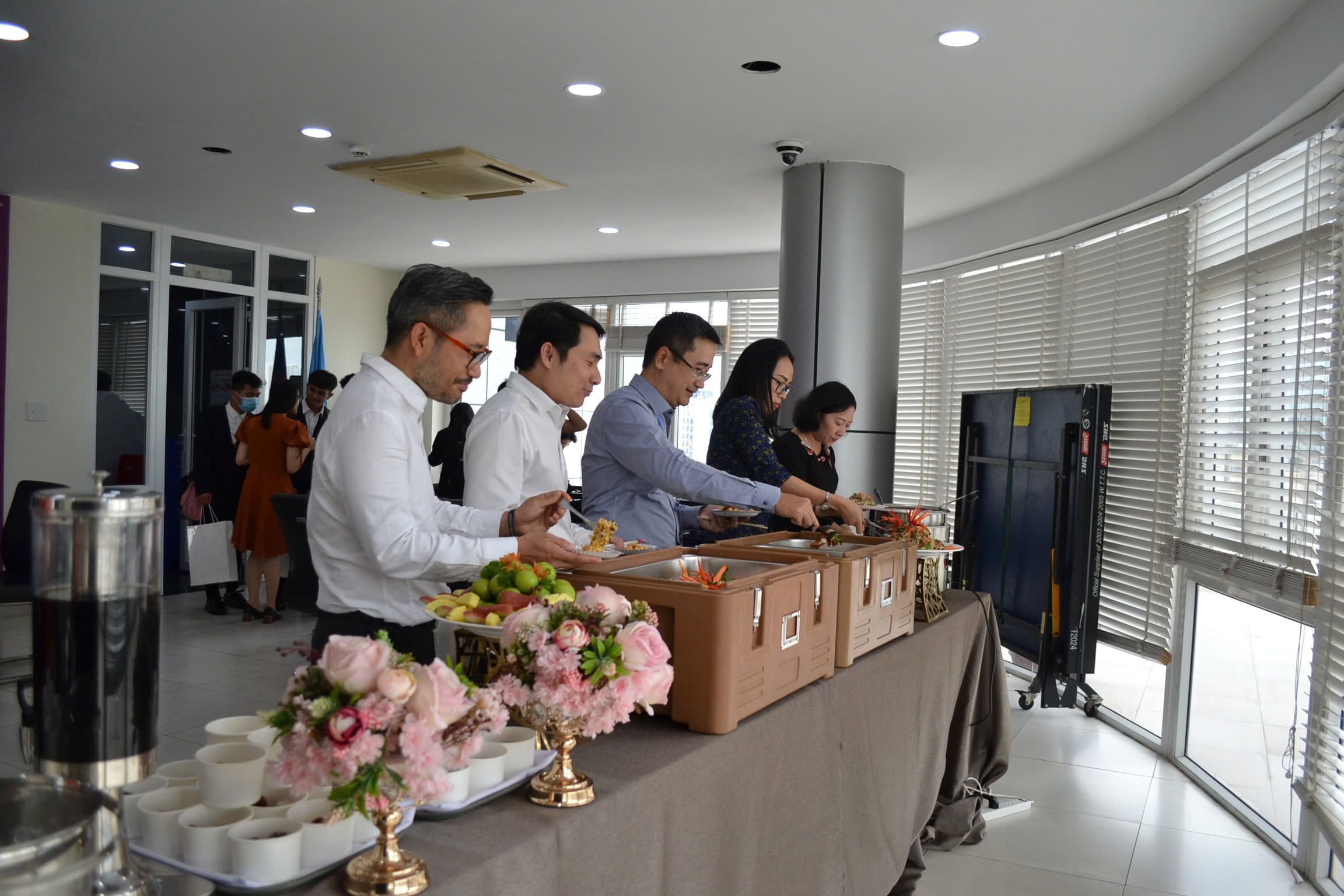 Tiệc Buffet nhanh - Đại Học Luật