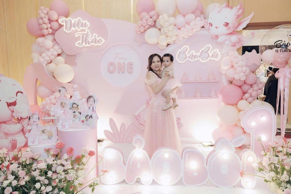 Tiệc sinh nhật bé Bảo Bối