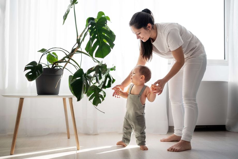 Dấu Hiệu Trẻ Biết Đi & Cách Khuyến Khích Con Tập Đi An Toàn | ME School