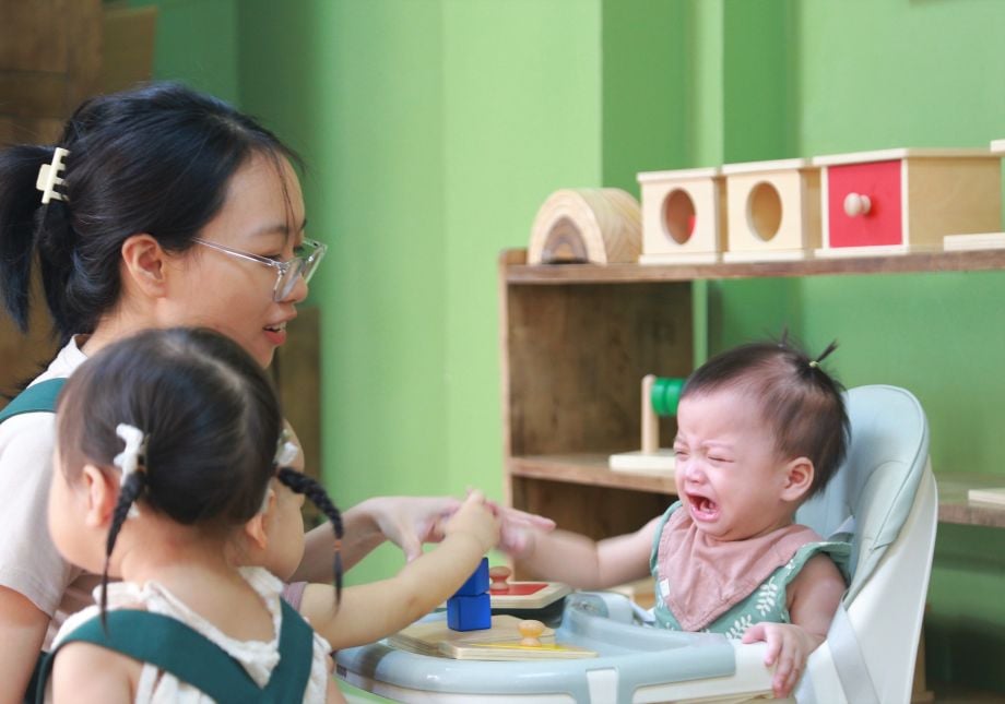 Áp Dụng Công Thức S.L.O.W Để Hiểu Tiếng Khóc Và Gắn Kết Với Con