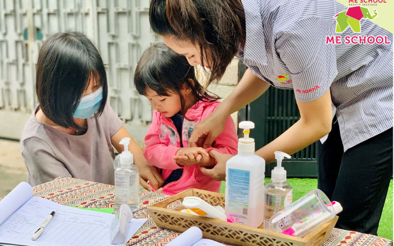 kỹ năng tự phục vụ cho trẻ 24 36 tháng