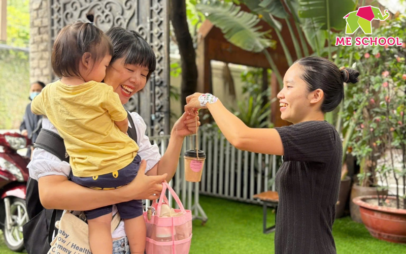 có nên gửi trẻ 18 tháng tuổi đi học