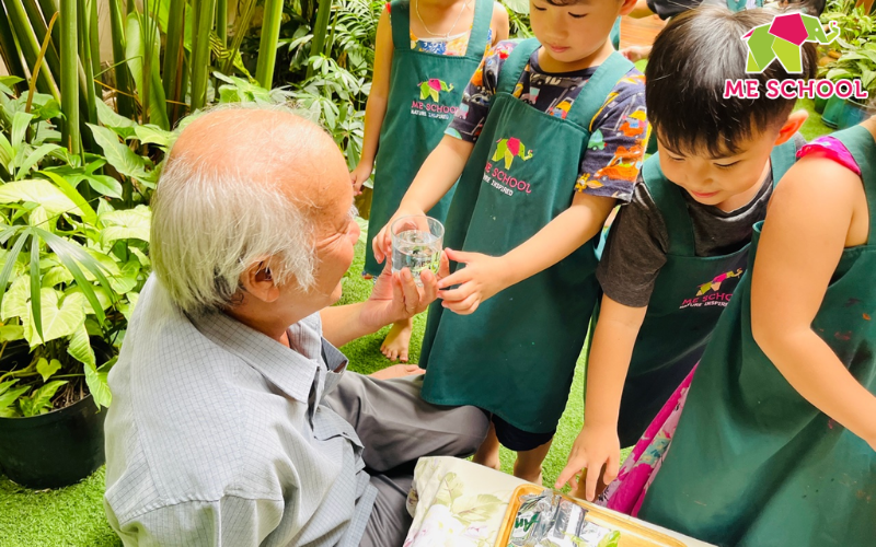 dạy trẻ kỹ năng chào hỏi lễ phép