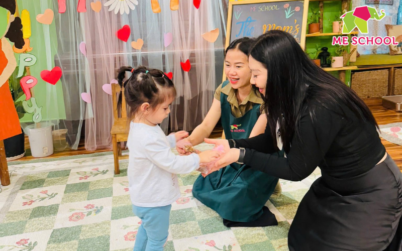 dạy trẻ kỹ năng chào hỏi lễ phép